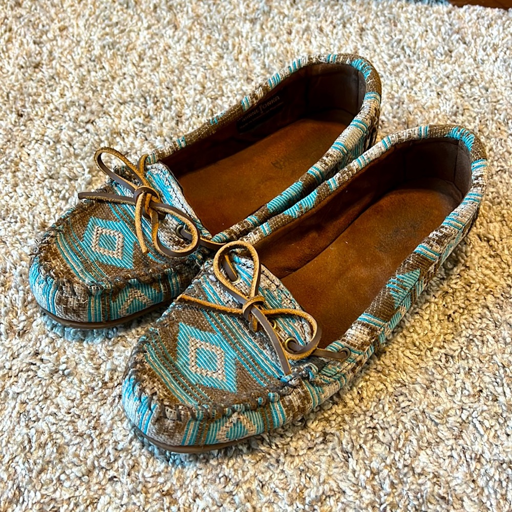 Minnetonka Moccasins Size 9